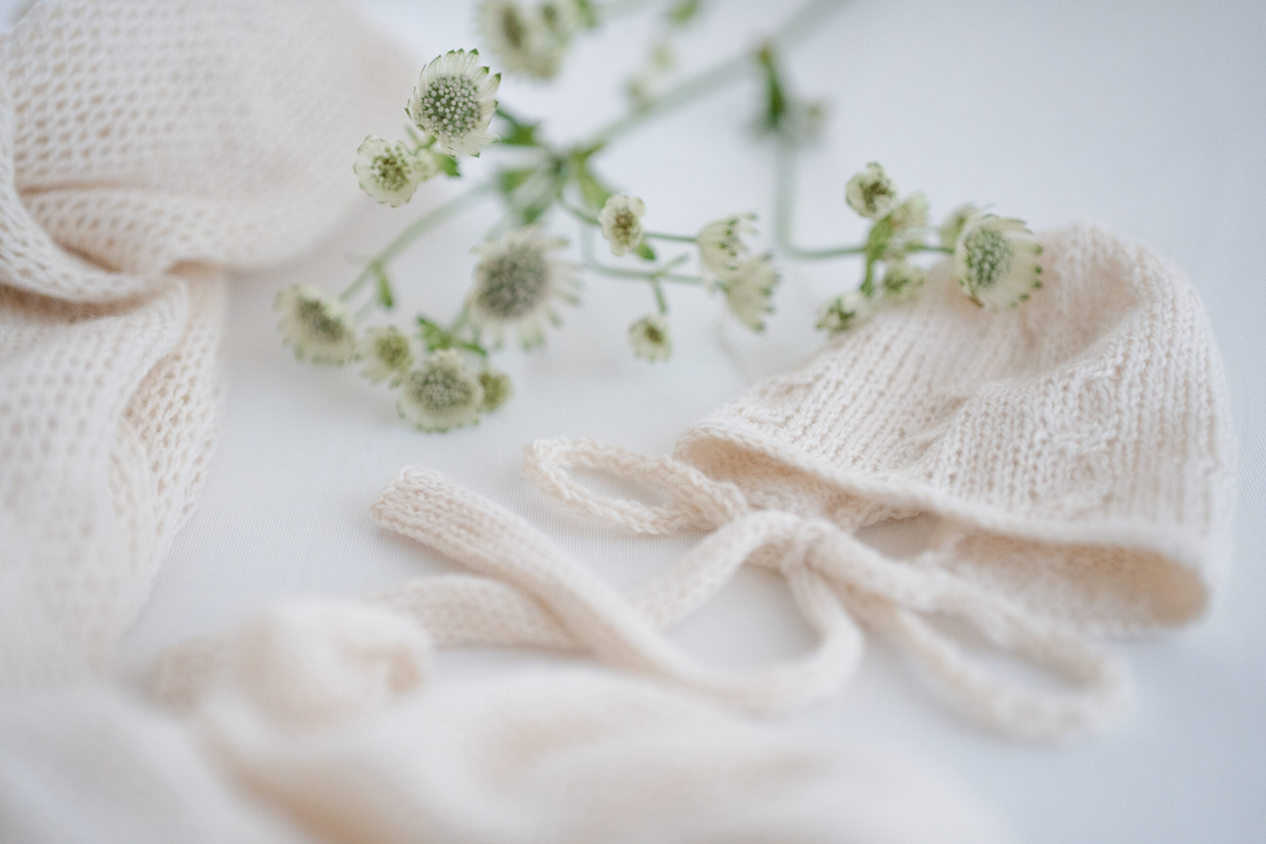 杉並区のニューボーンフォト|白を基調とした自然な雰囲気の撮影 赤ちゃんの安全を最優先に、ポーズド撮影と自然な姿の両方を大切にしています