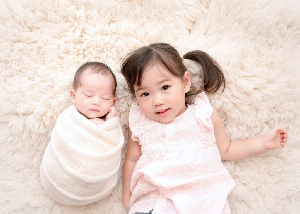 杉並区のニューボーンフォト｜白を基調とした自然な雰囲気の撮影 赤ちゃんの安全を最優先に、ポーズド撮影と自然な姿の両方を大切にしています