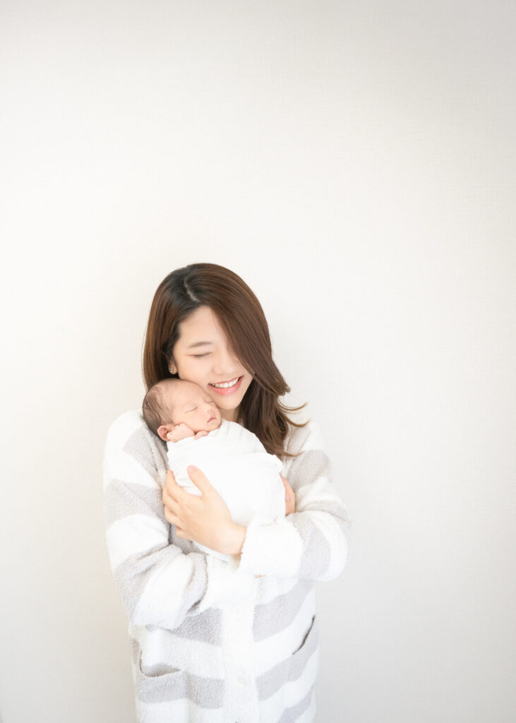 杉並区 ニューボーンフォト 出張撮影 家族撮影 白を基調とした赤ちゃんが主役の新生児写真