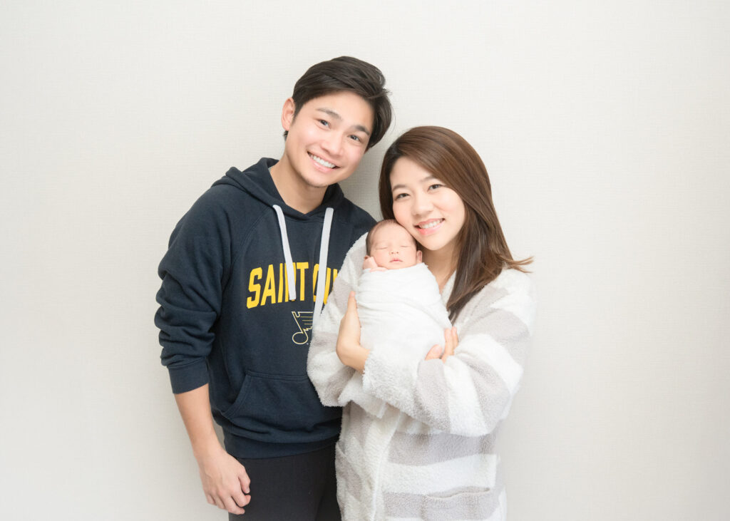 杉並区 ニューボーンフォト 出張撮影 家族撮影 白を基調とした赤ちゃんが主役の新生児写真