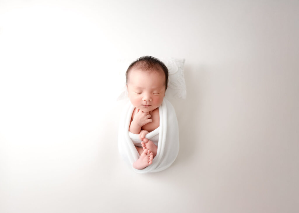 杉並区　ニューボーンフォト　出張撮影　白を基調とした赤ちゃんが主役の新生児写真
